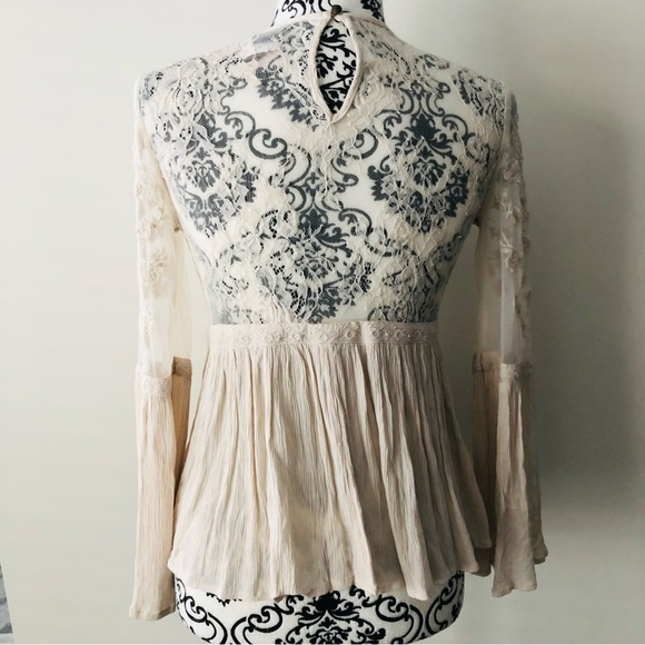 American Eagle Lace Bell Sleeve V-Neck Blouse Top Shirt Ivory Cream XS - Picture 7 of 12
